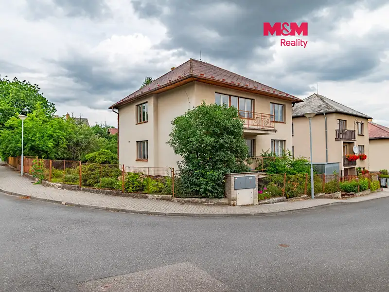 Prodej rodinného domu 256 m², pozemek 660 m², Čestice – náhled fotky 1