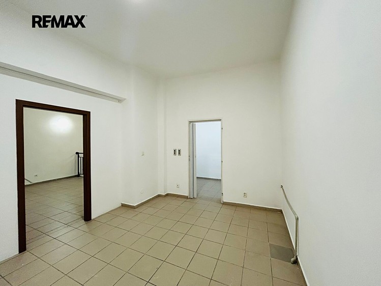 Комерційне приміщення в оренду, 300 м² (13 з 14)