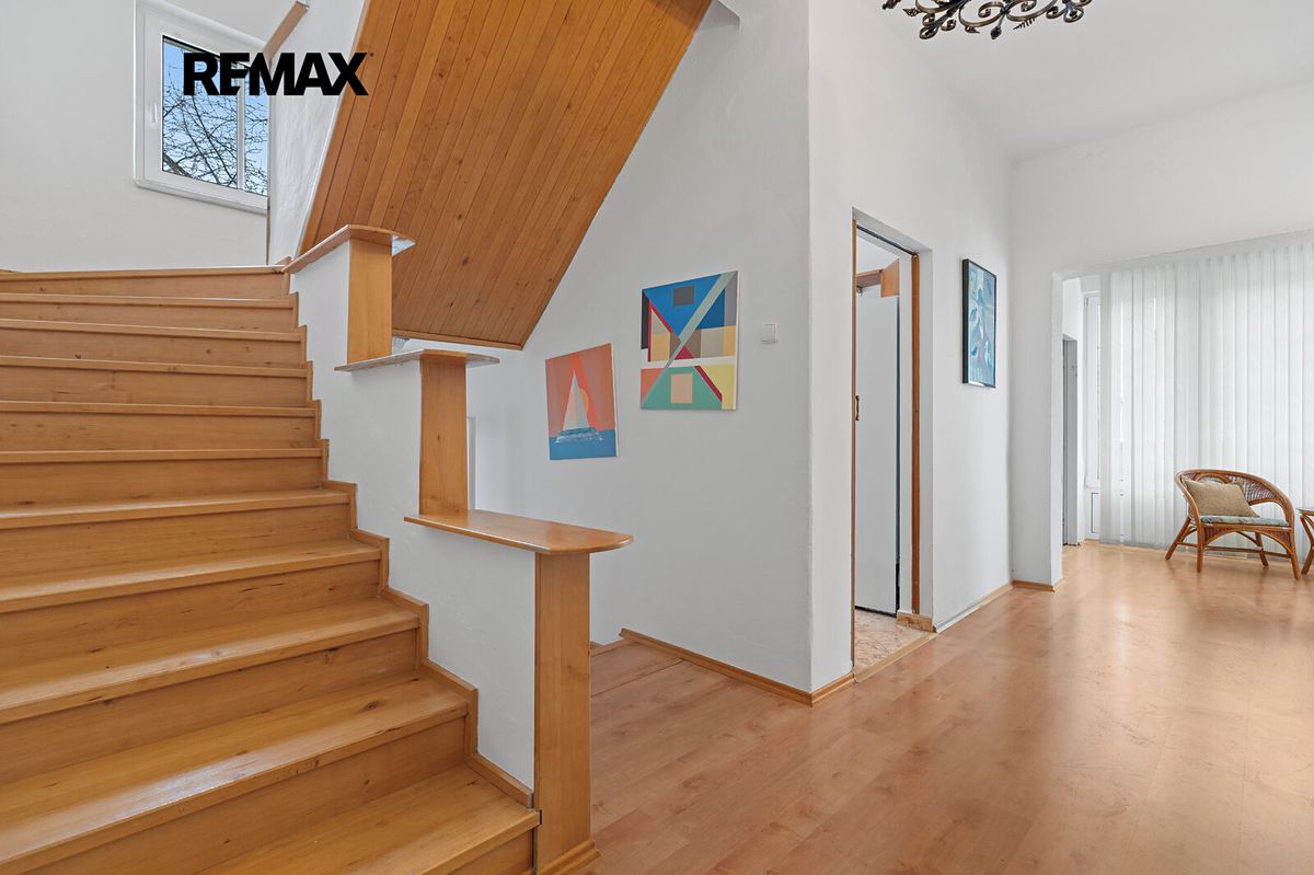 Prodej rodinného domu 212 m², pozemek 146 m² – fotografie 5