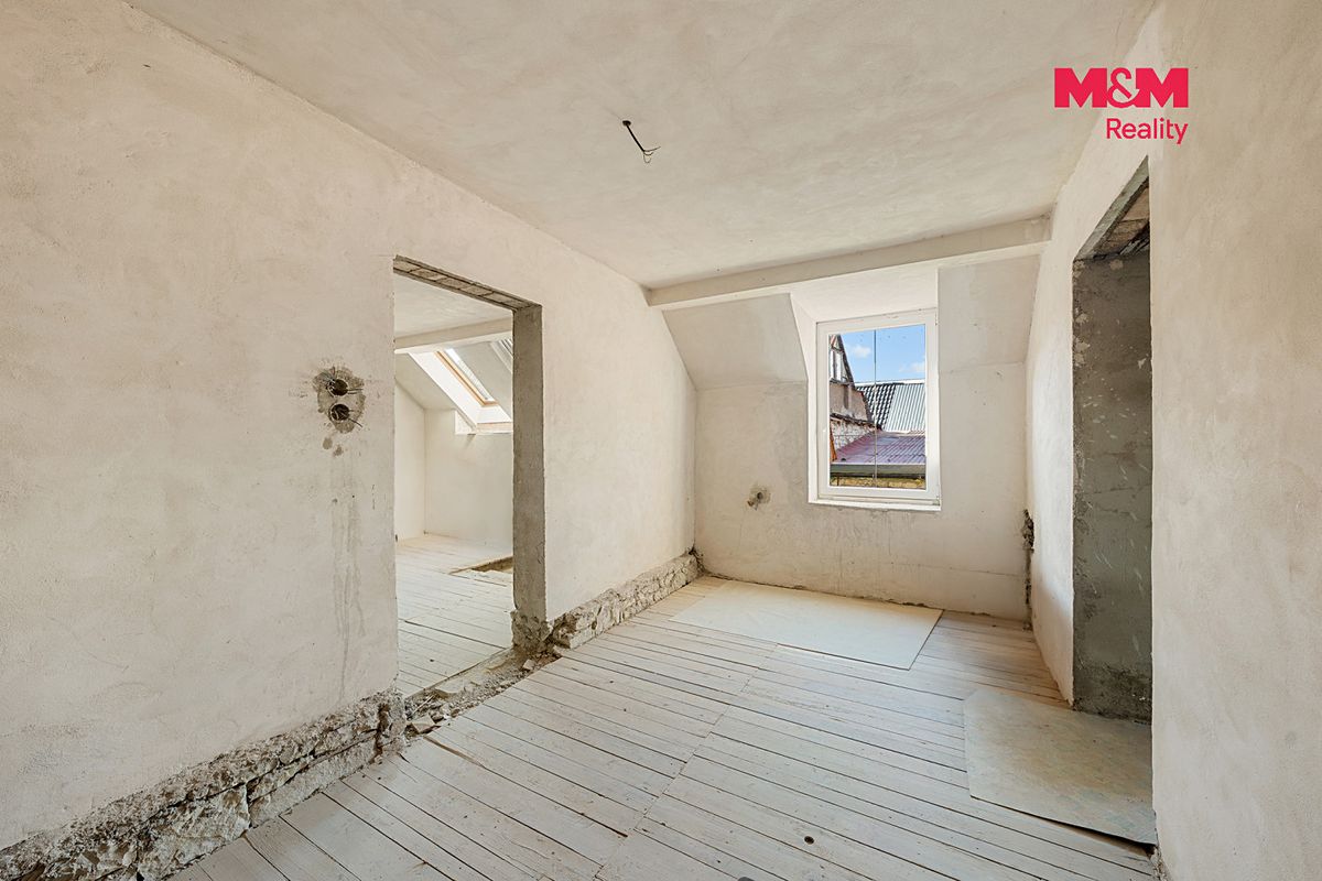 Prodej rodinného domu 240 m², pozemek 1012 m² – fotografie 5