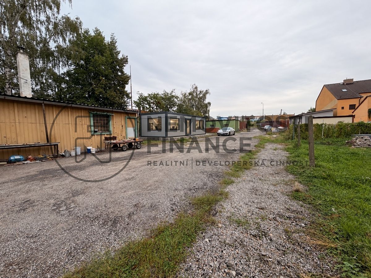 Pronájem komerčního pozemku 300 m²