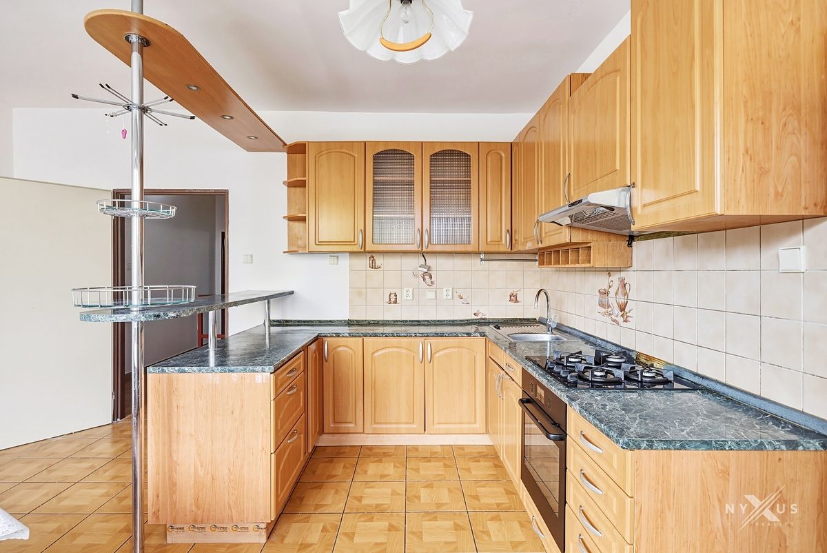 Prodej rodinného domu 245 m², pozemek 159 m² – fotografie 2