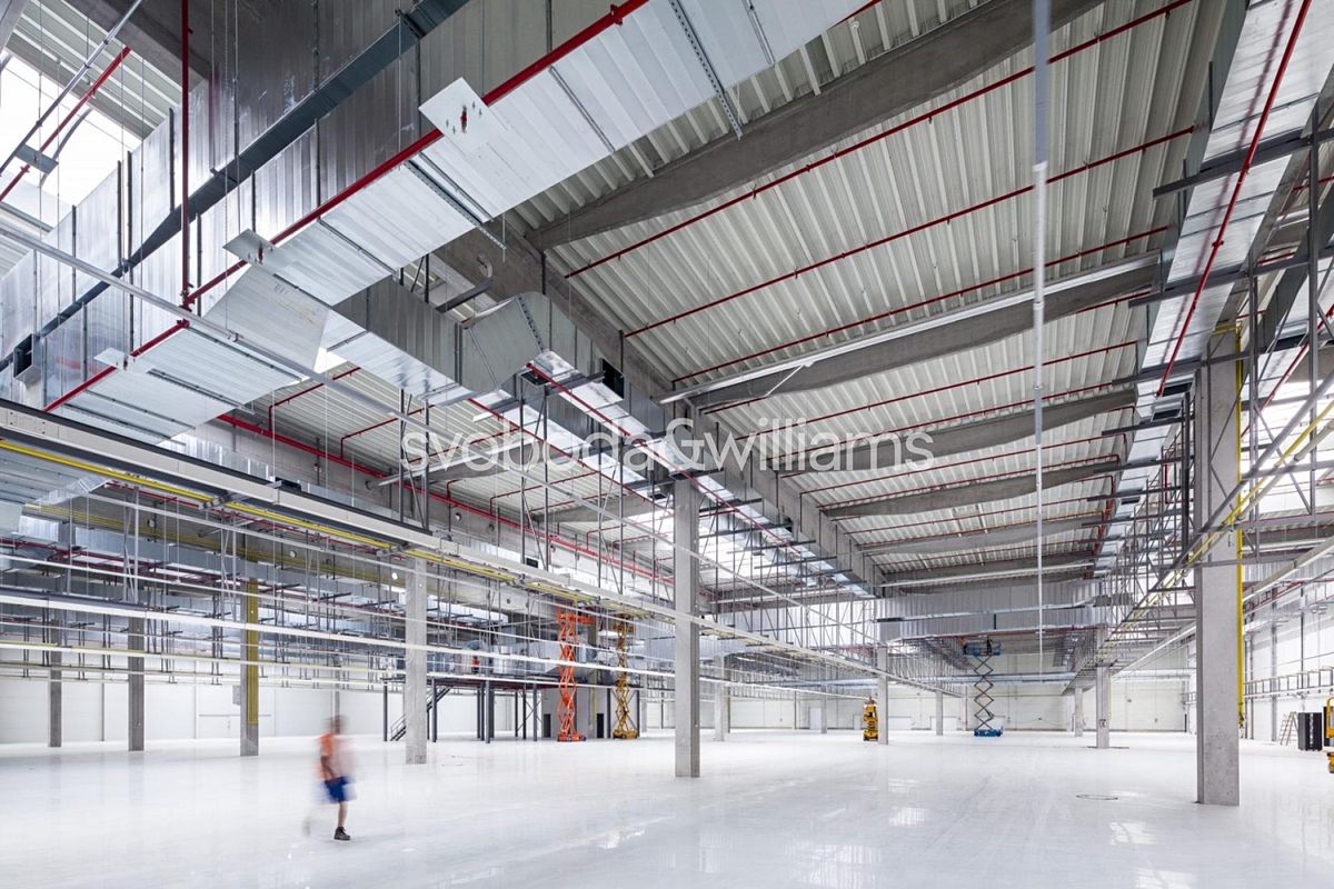 Pronájem skladového prostoru 5562 m²