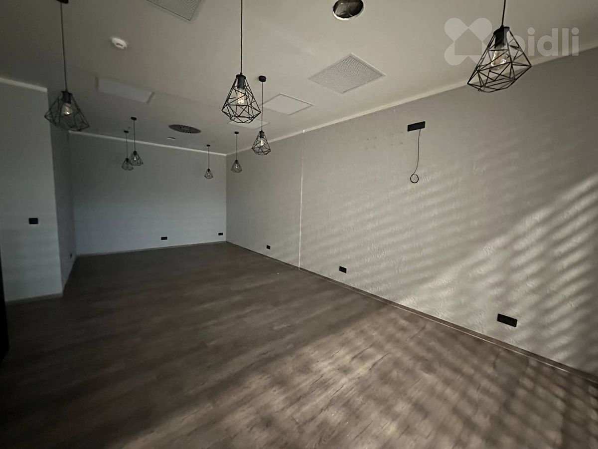 Pronájem obchodního prostoru 104 m² – fotografie 2