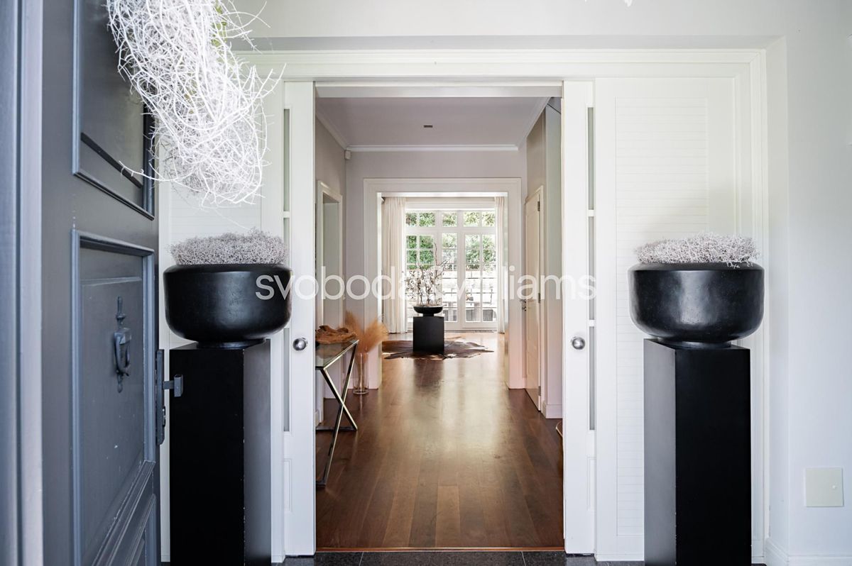 Prodej rodinného domu 459 m², pozemek 1067 m² – fotografie 3