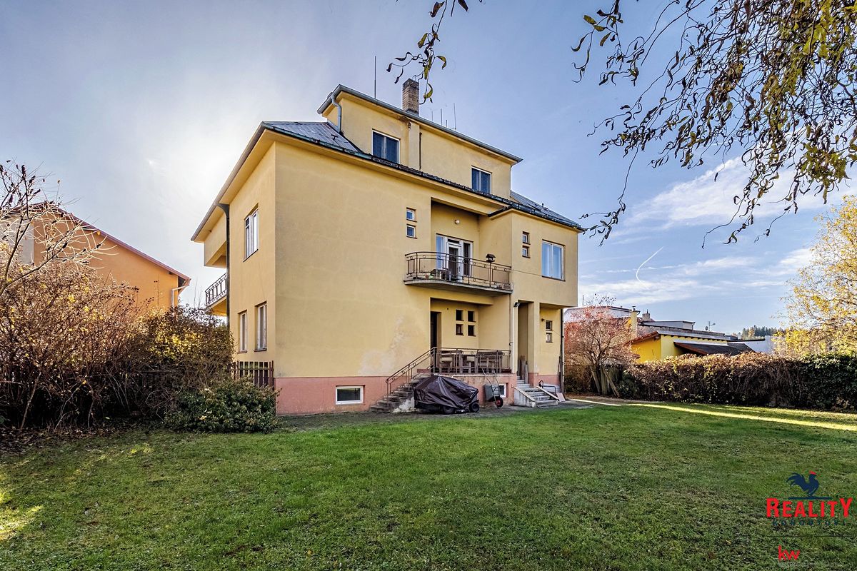 Prodej rodinného domu 500 m², pozemek 2695 m²