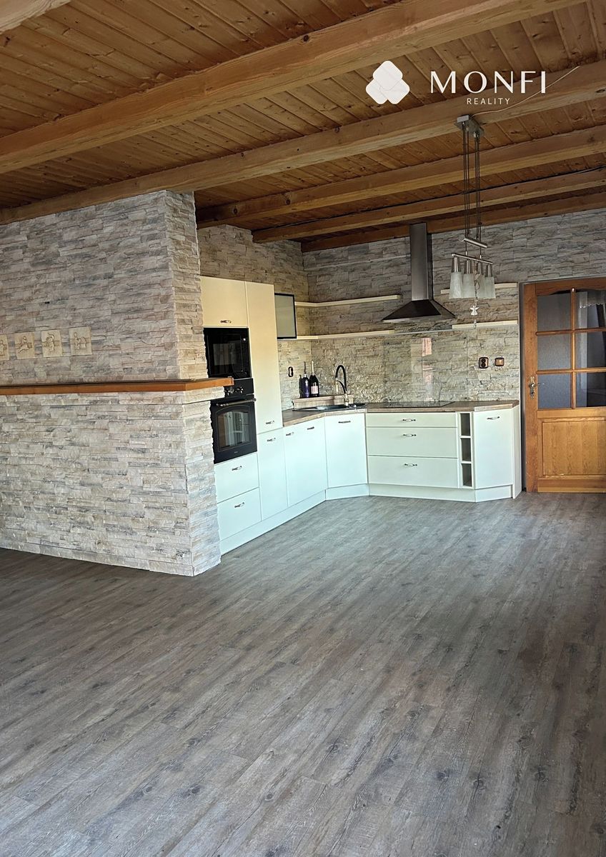 Prodej rodinného domu 176 m², pozemek 1379 m² – fotografie 5