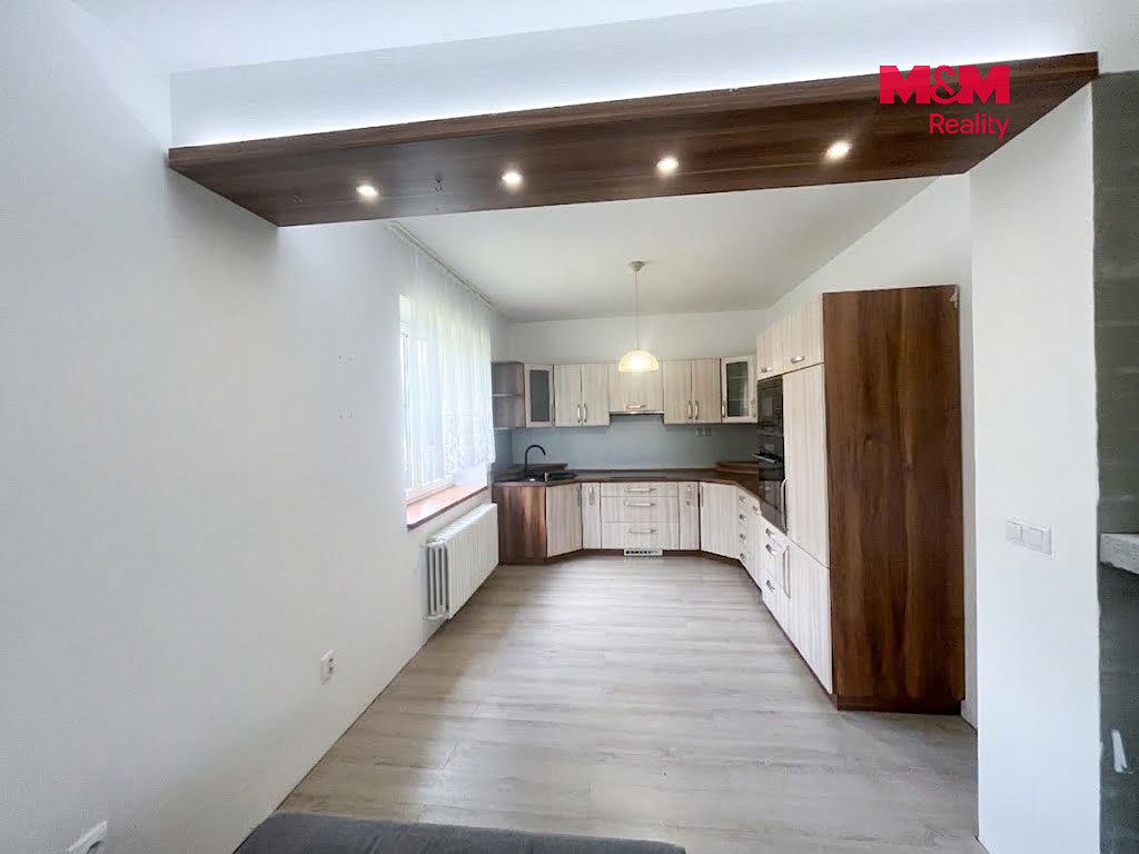 Prodej rodinného domu 140 m², pozemek 894 m² – fotografie 5
