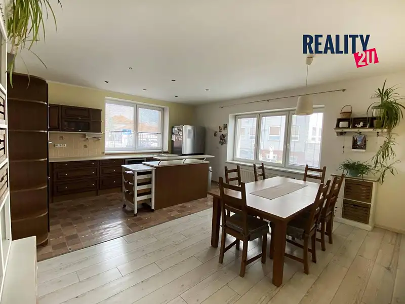 Prodej rodinného domu 261 m², pozemek 218 m², Slavkov u Brna – náhled fotky 1