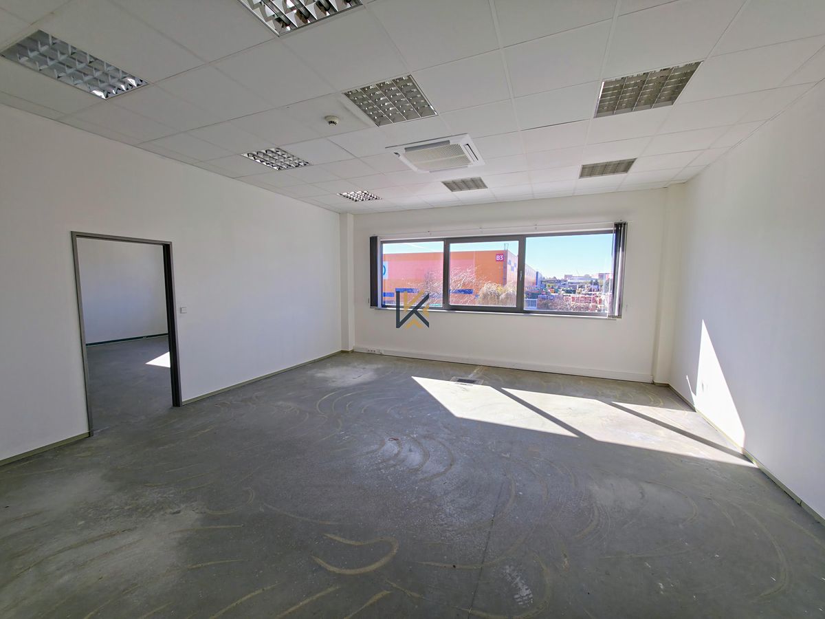 Pronájem kanceláře 550 m² – fotografie 4