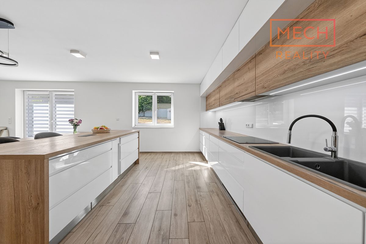 Prodej rodinného domu 157 m², pozemek 1000 m² – fotografie 3