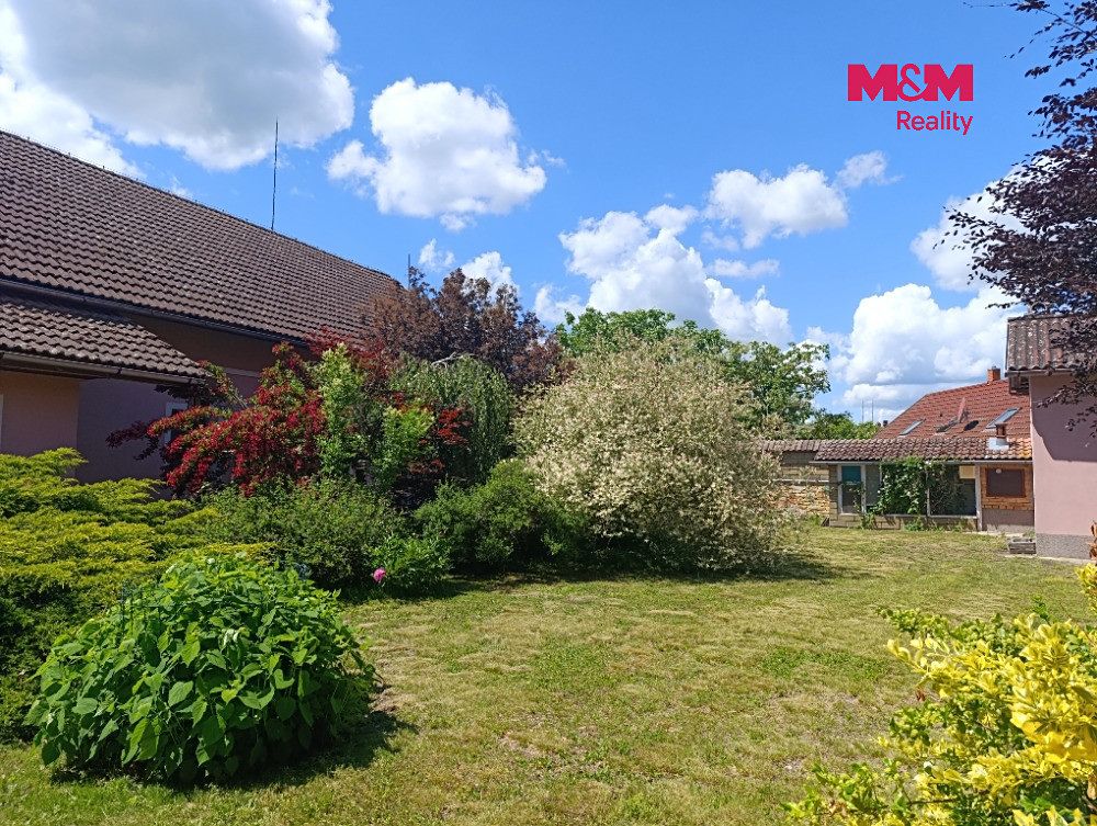 Prodej rodinného domu 285 m², pozemek 1985 m² – fotografie 2