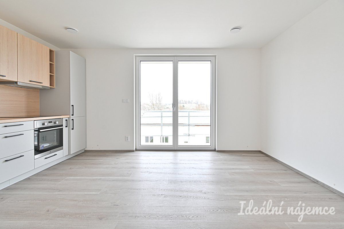 Pronájem bytu 2+kk 39 m² – fotografie 2