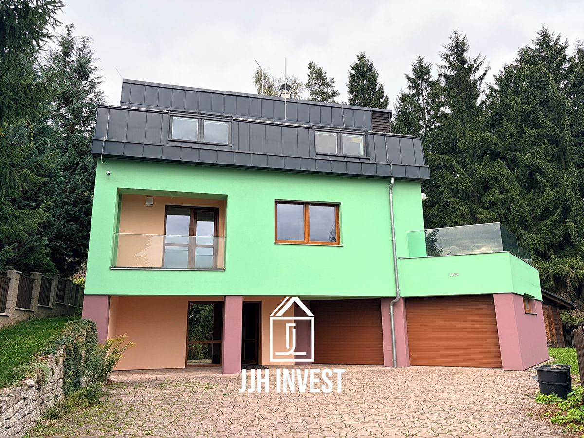 Pronájem rodinného domu 279 m², pozemek 665 m²