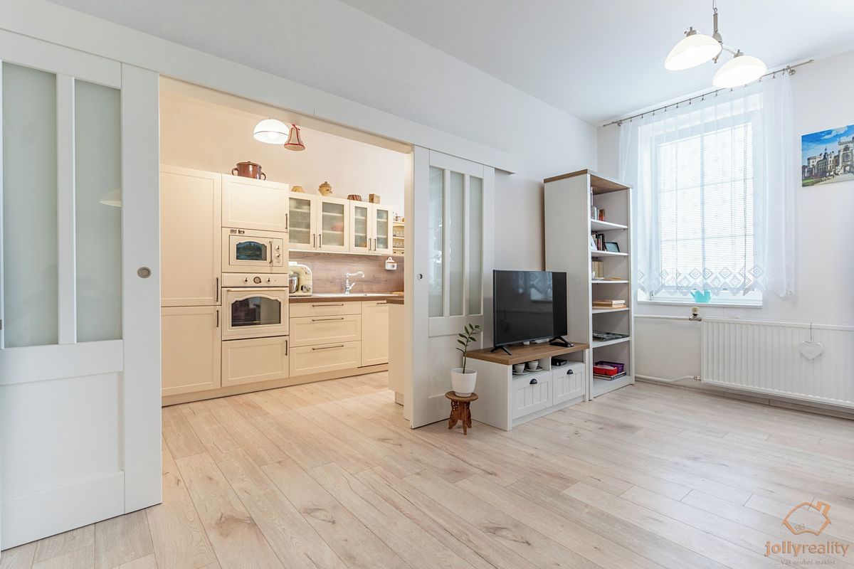 Prodej rodinného domu 246 m², pozemek 271 m² – fotografie 5