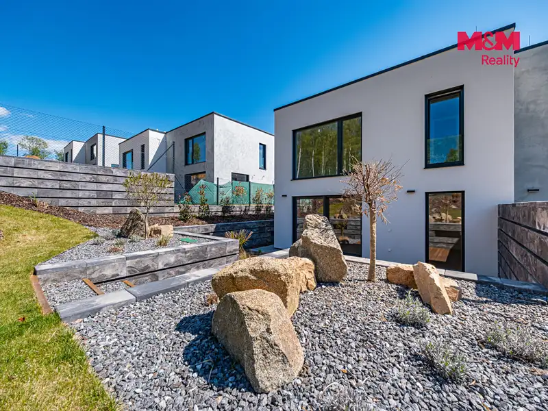 Prodej rodinného domu 219 m², pozemek 940 m², Velké Popovice – náhled fotky 2