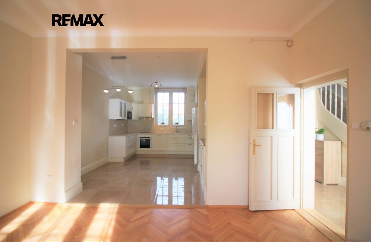Pronájem rodinného domu 200 m², pozemek 219 m² – fotografie 3