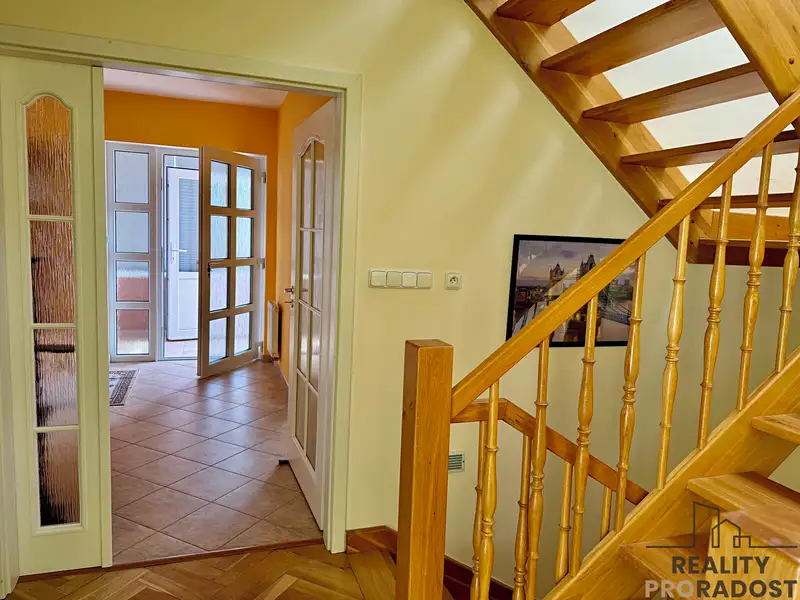 Prodej rodinného domu 162 m², pozemek 261 m², Praha – náhled fotky 2