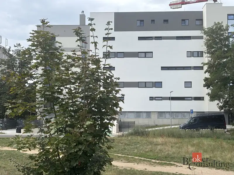 Pronájem komerčního pozemku 1698 m², Hradec Králové – náhled fotky 3