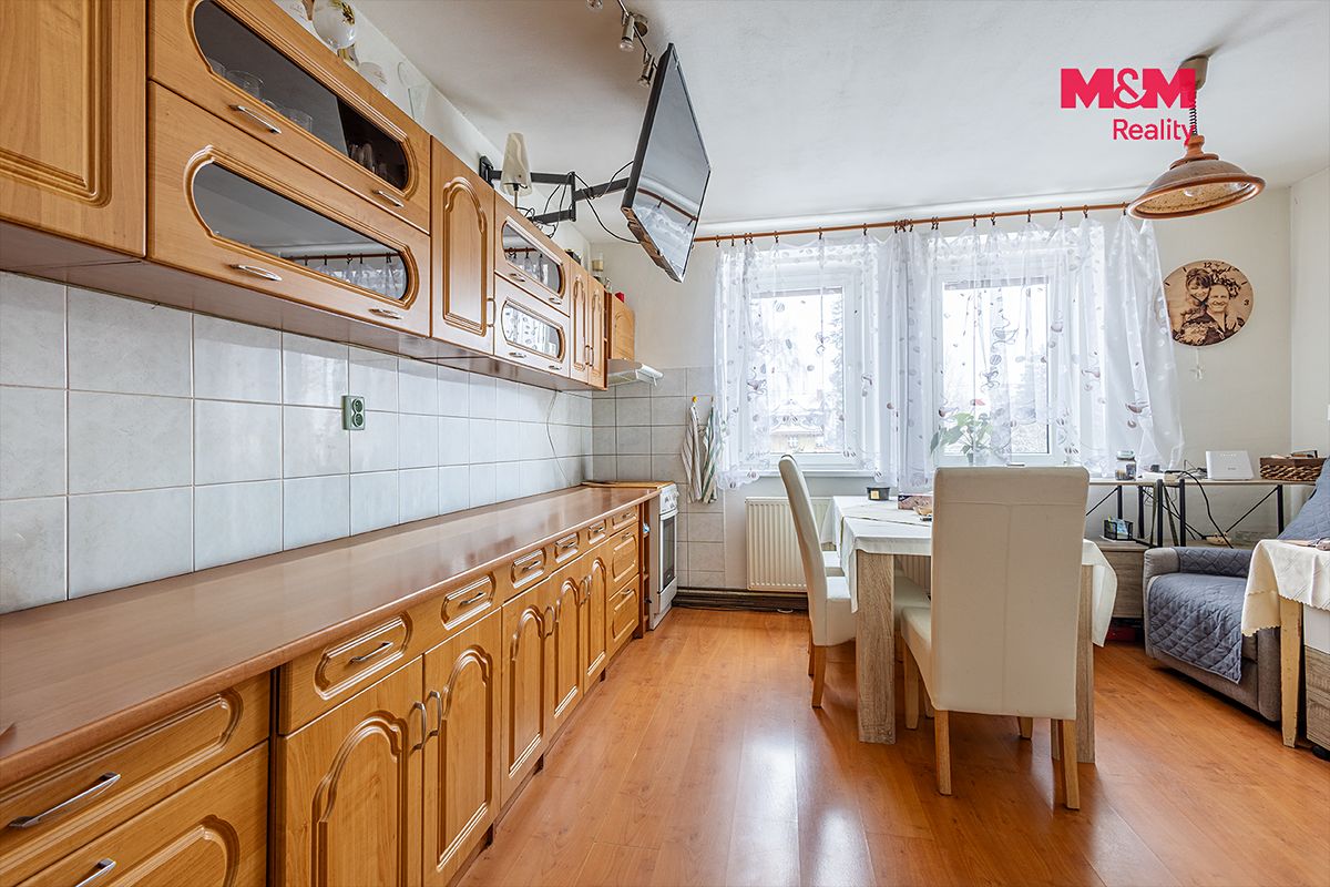 Prodej rodinného domu 200 m², pozemek 783 m² – fotografie 2