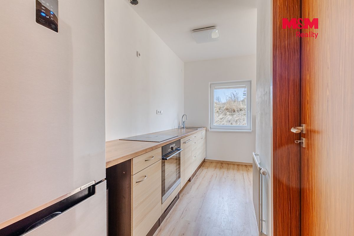 Prodej rodinného domu 180 m², pozemek 1371 m² – fotografie 2