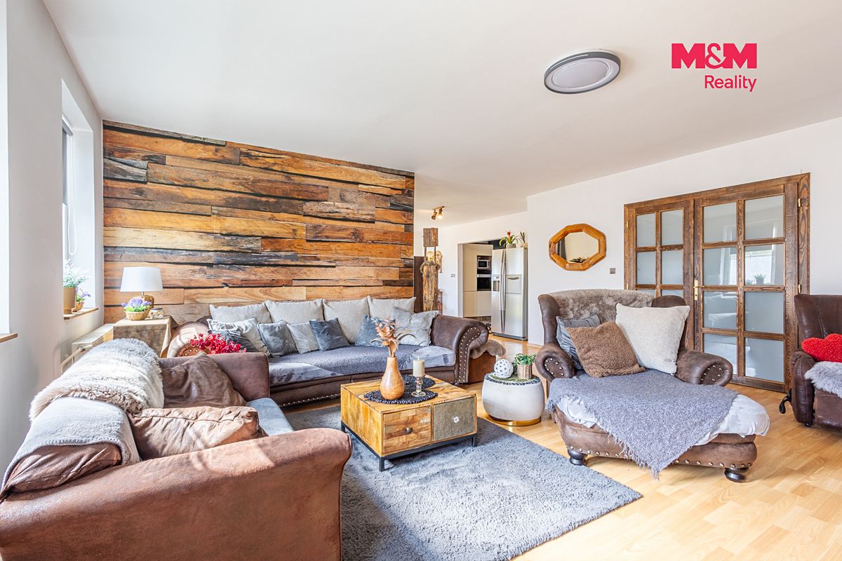 Prodej rodinného domu 204 m², pozemek 490 m² – fotografie 4