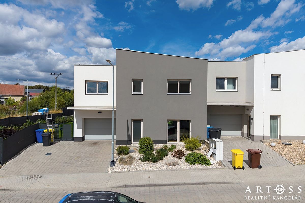 Prodej rodinného domu 151 m², pozemek 437 m² – fotografie 2