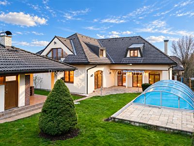 Prodej rodinného domu 345 m², pozemek 958 m²