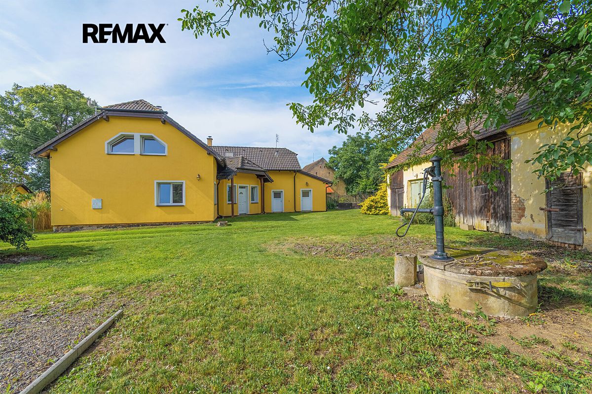 Prodej rodinného domu 238 m², pozemek 1042 m² – fotografie 4