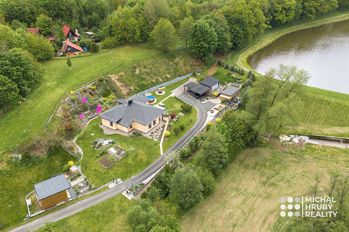 Prodej rodinného domu 122 m², pozemek 2800 m² – fotografie 2