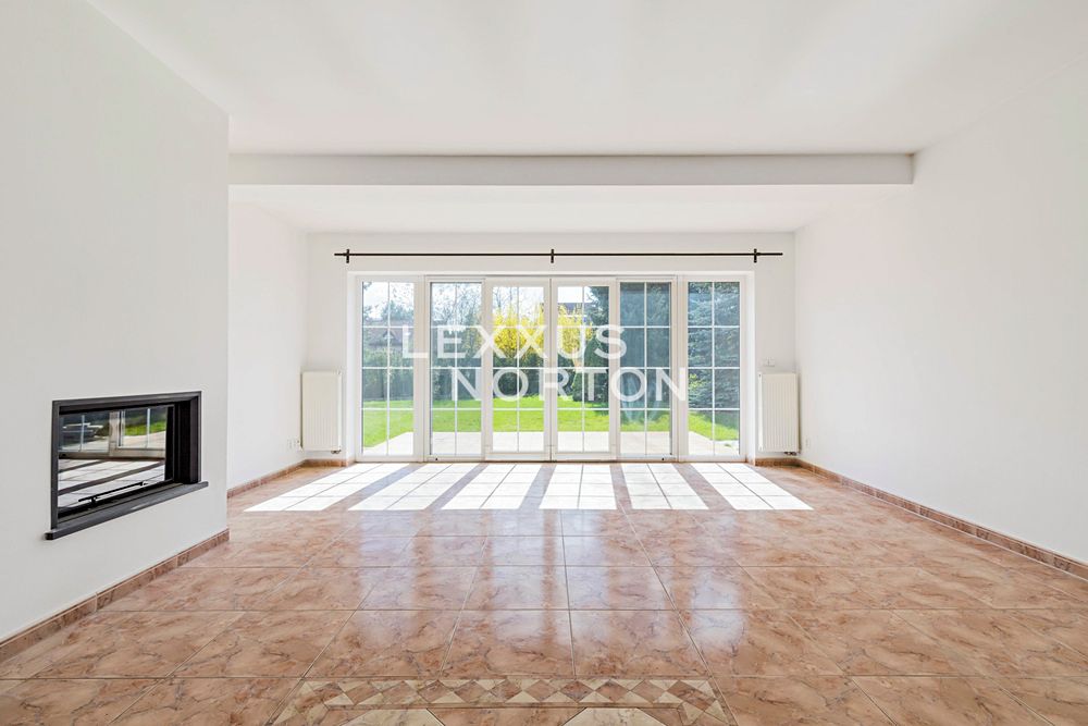 Pronájem vily 610 m², pozemek 747 m² – fotografie 2