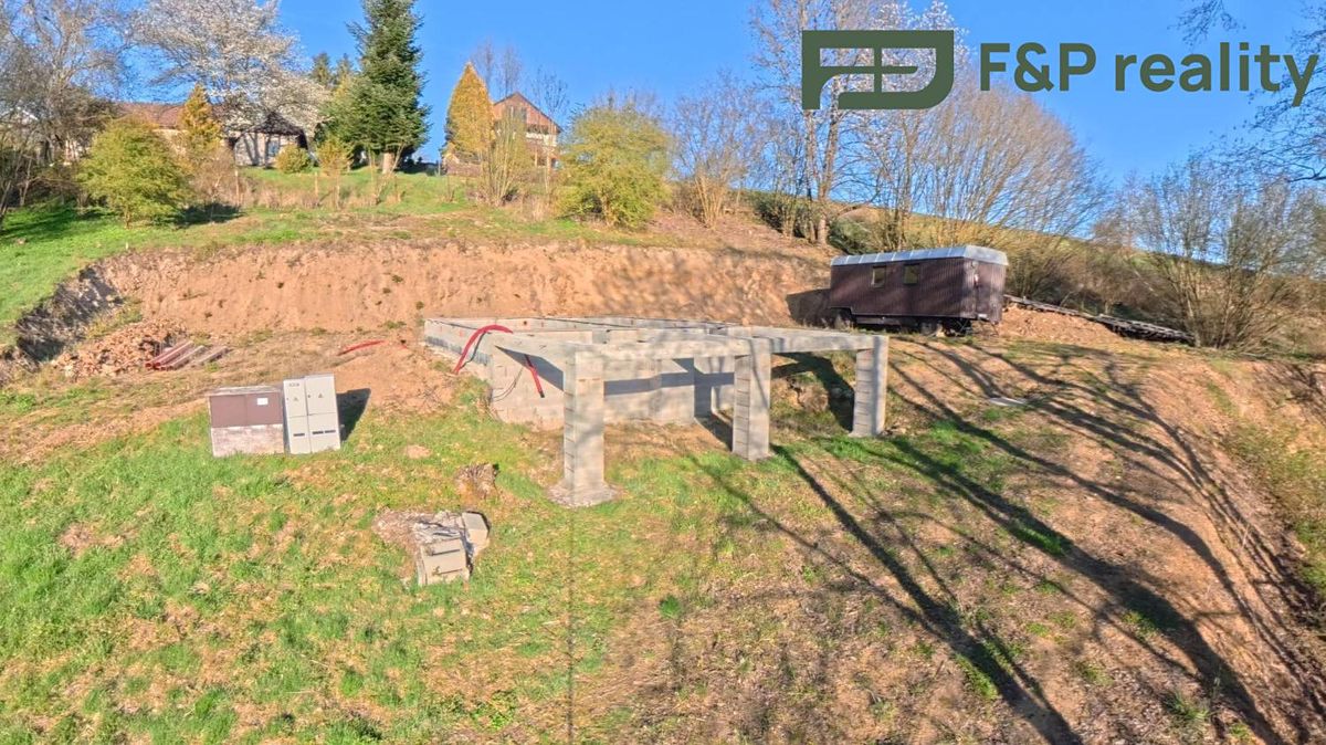 Prodej stavebního pozemku 2390 m² – fotografie 2