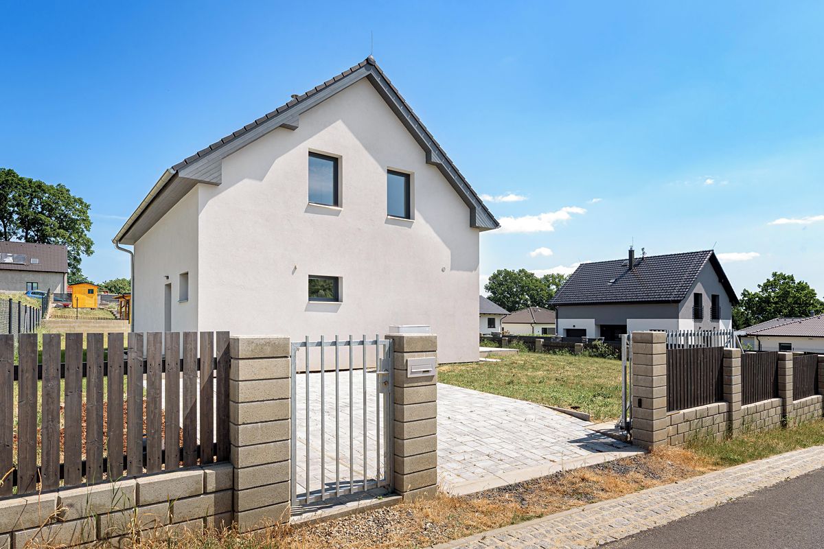 Prodej rodinného domu 207 m², pozemek 723 m² – fotografie 3