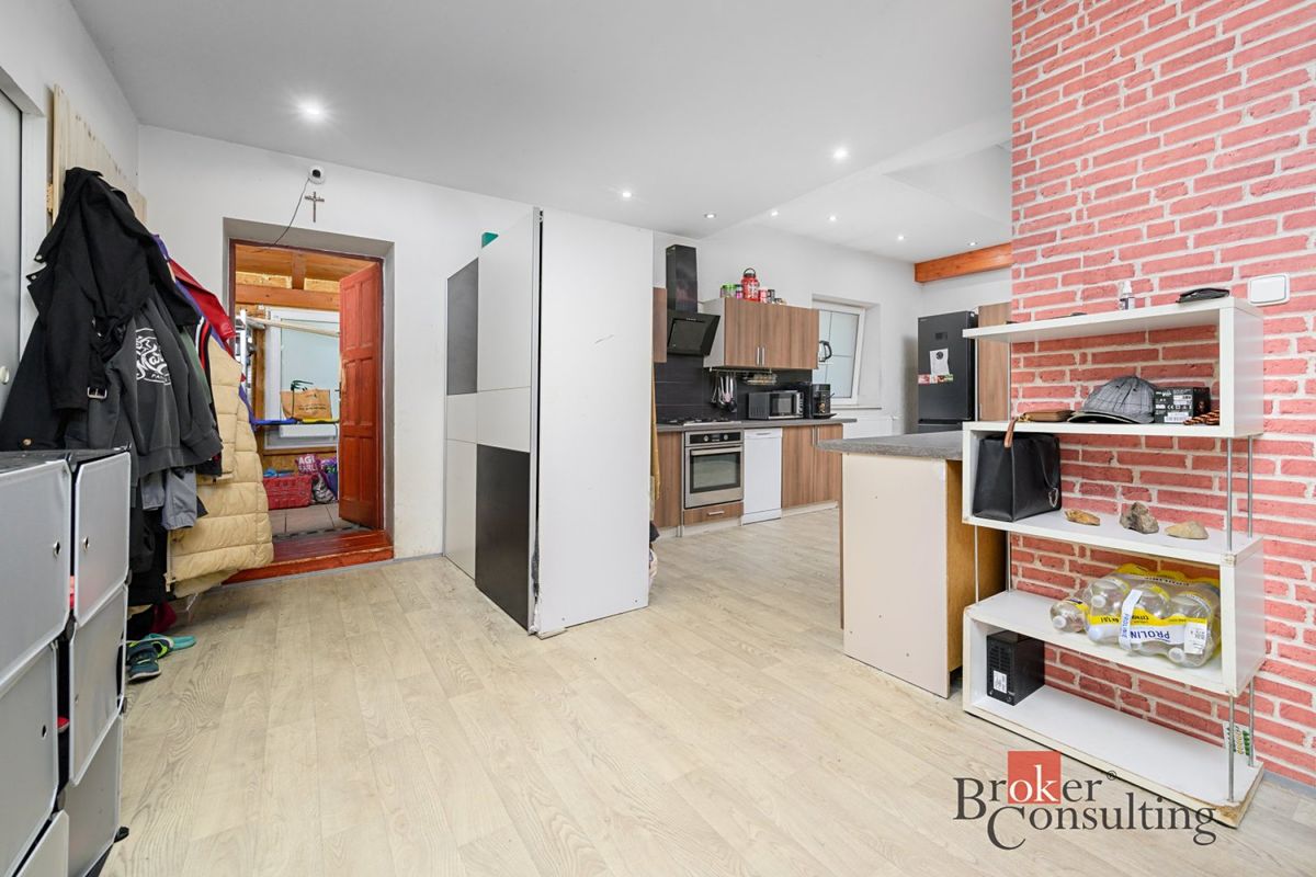 Prodej rodinného domu 335 m², pozemek 563 m² – fotografie 2