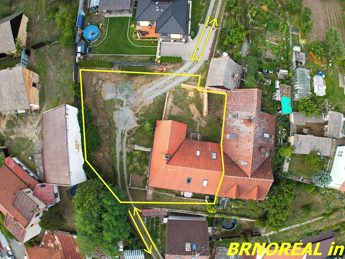Prodej rodinného domu 302 m², pozemek 758 m² – fotografie 3