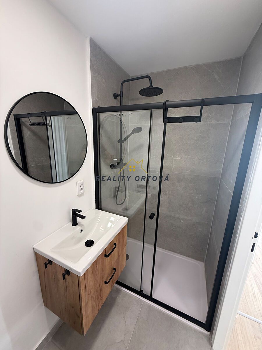 Pronájem bytu 2+kk 35 m² – fotografie 2