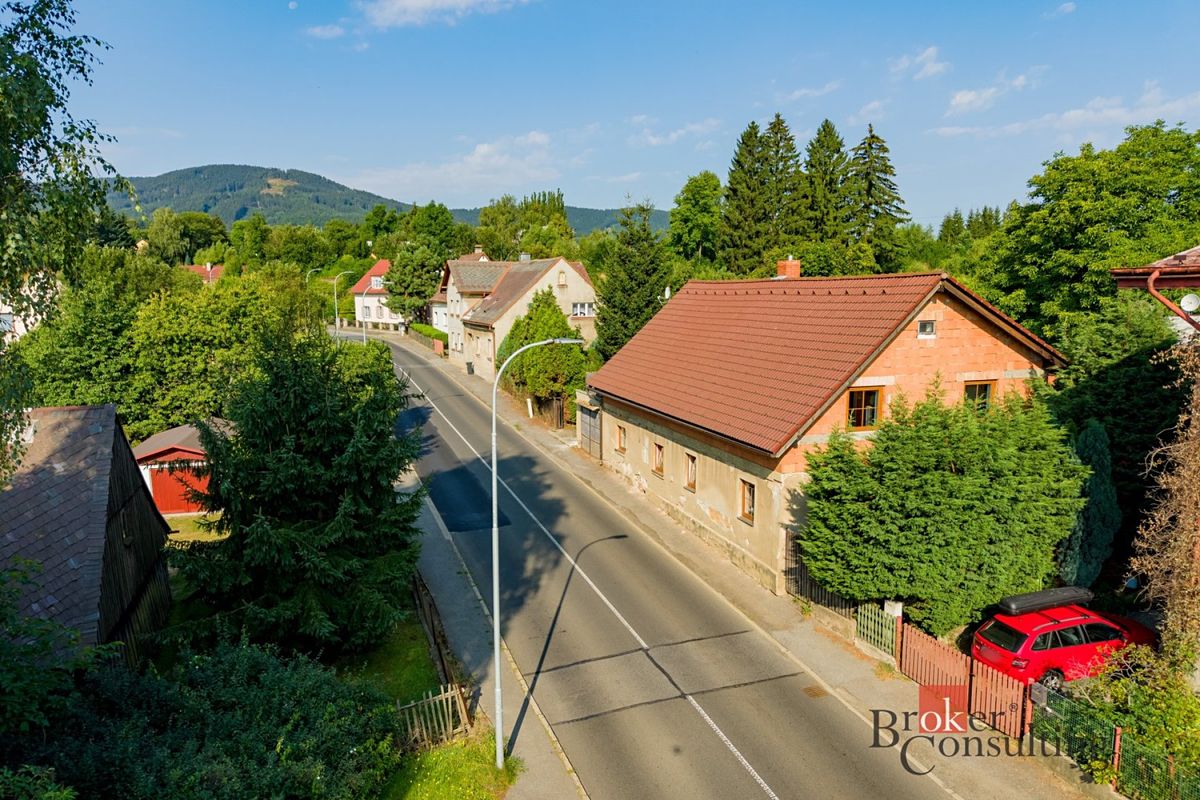 Prodej rodinného domu 335 m², pozemek 563 m²