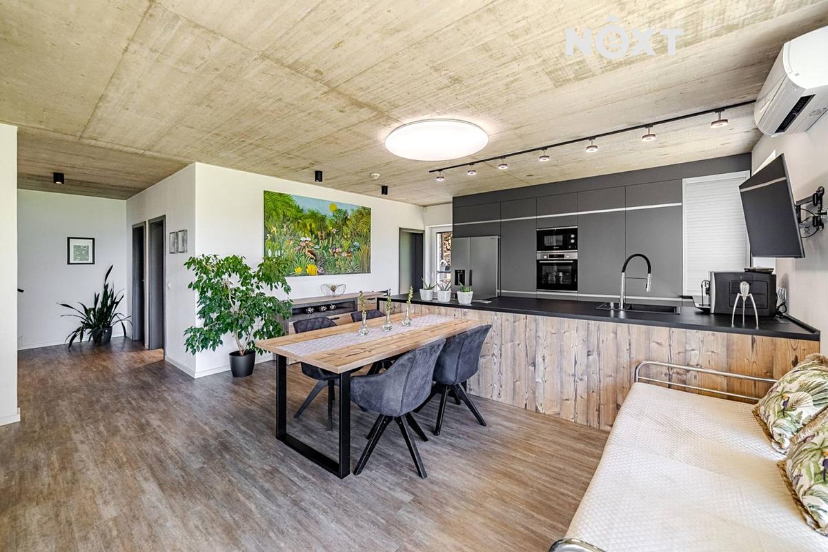 Prodej rodinného domu 258 m², pozemek 2038 m² – fotografie 3