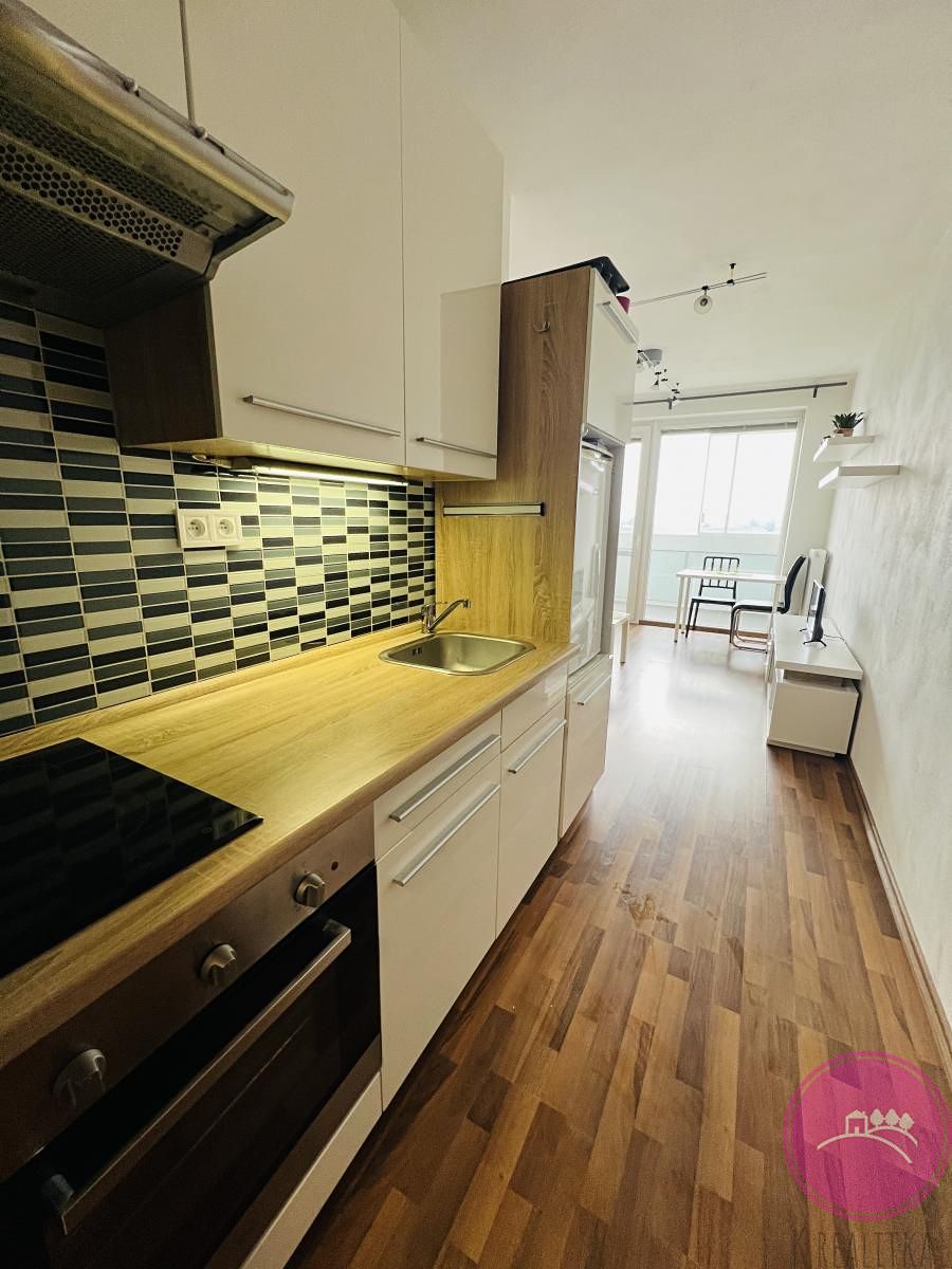 Pronájem bytu 1+kk 28 m² – fotografie 5