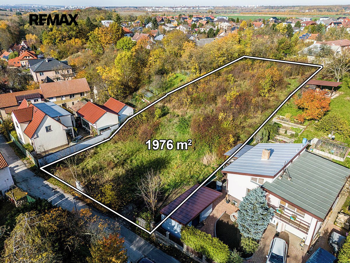 Prodej stavebního pozemku 1976 m²