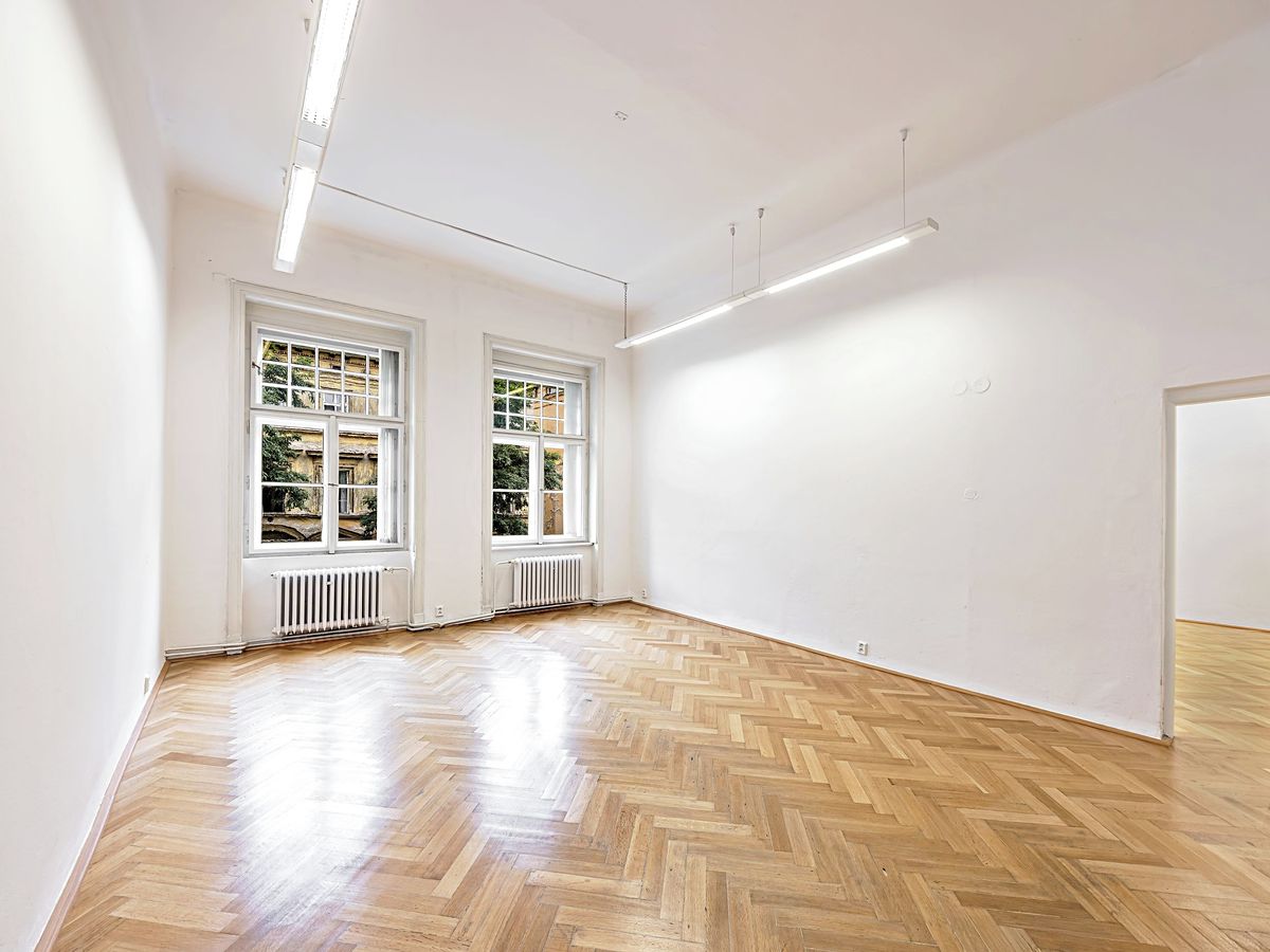 Pronájem kanceláře 182 m² – fotografie 3