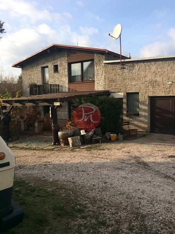 Prodej rodinného domu 265 m², pozemek 1800 m² – fotografie 2