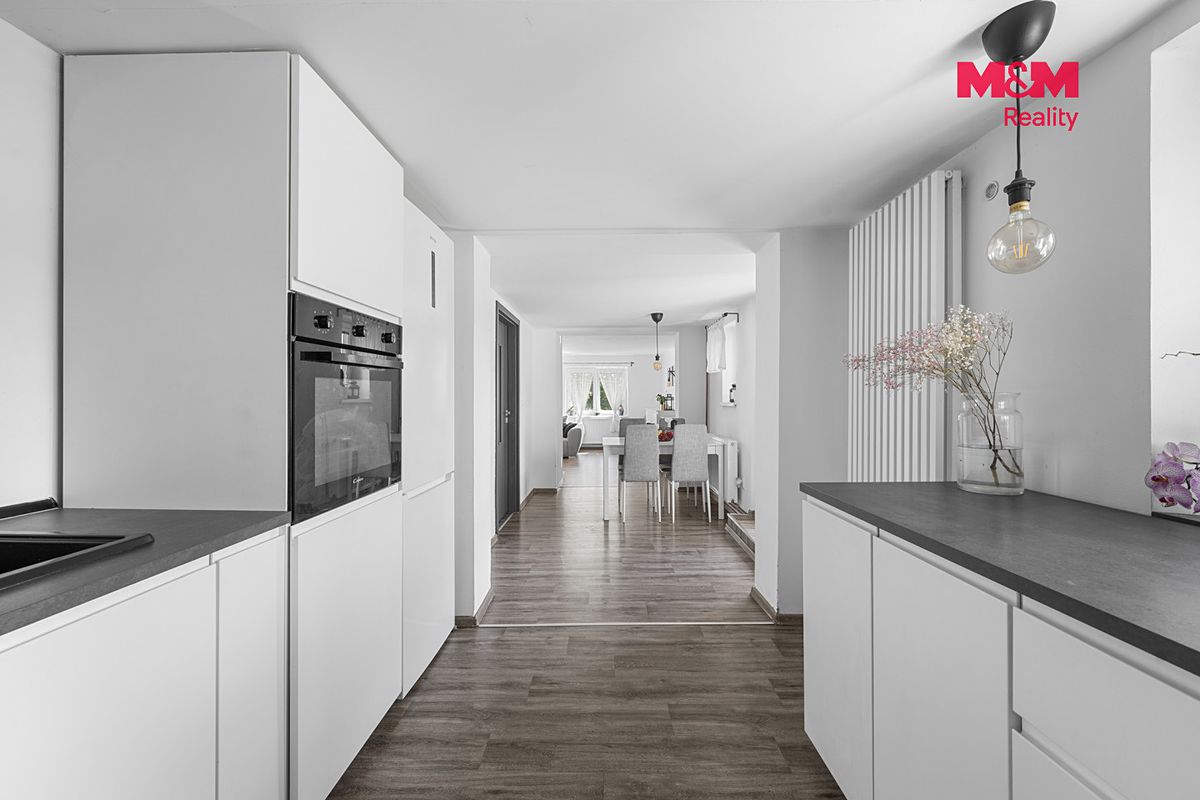 Prodej rodinného domu 154 m², pozemek 893 m² – fotografie 5