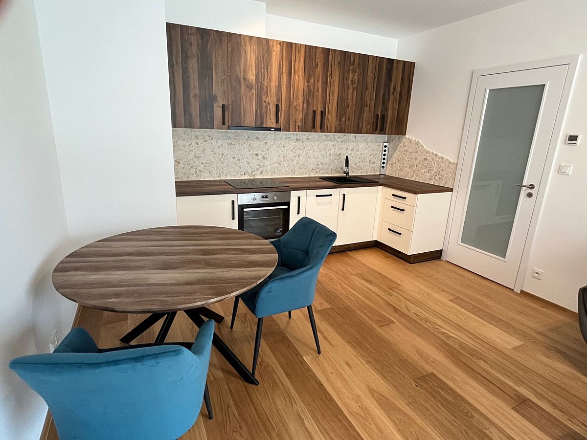 Pronájem bytu 2+kk 41 m² – fotografie 2