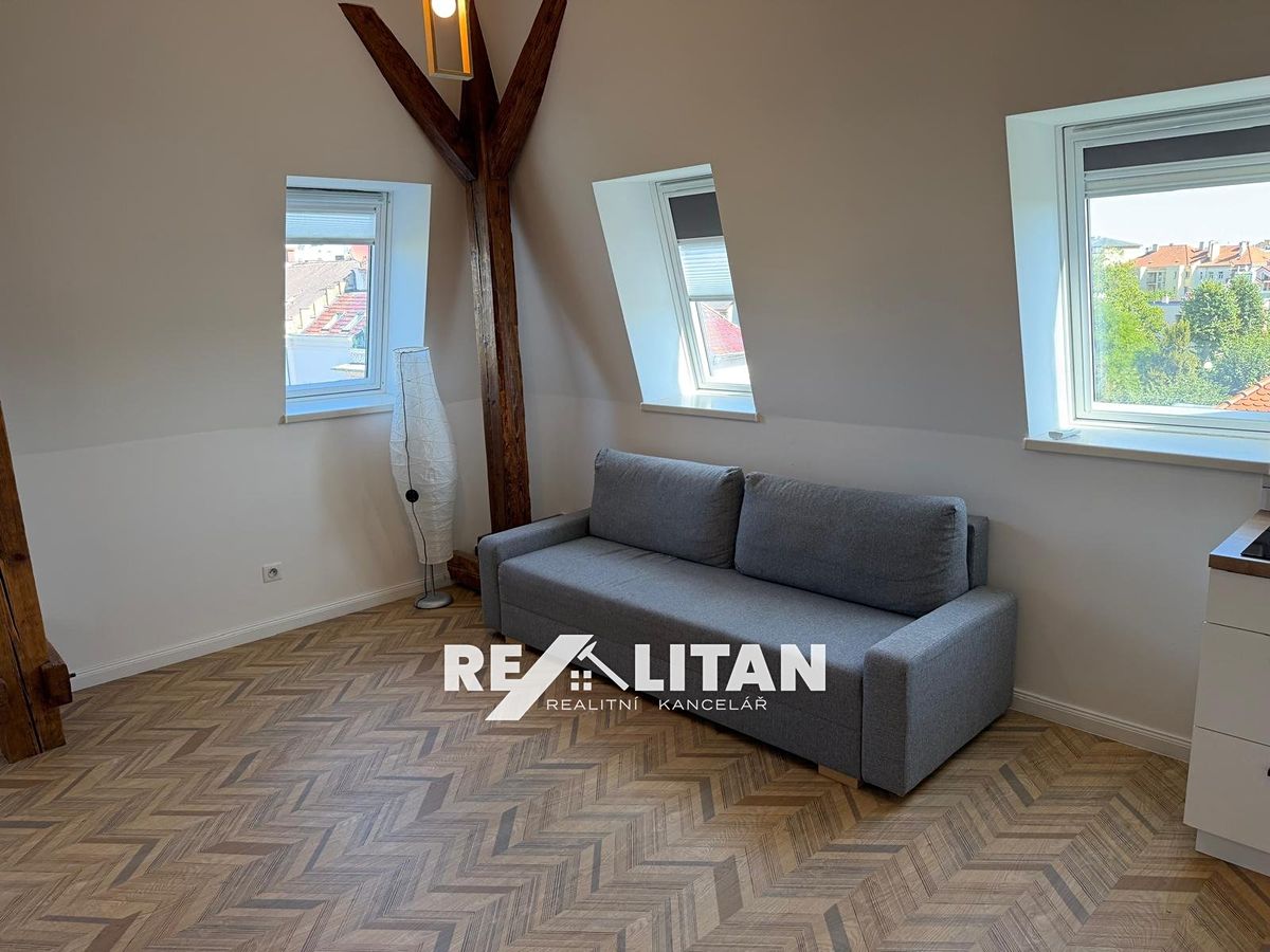 Pronájem bytu 2+kk 62 m² – fotografie 2