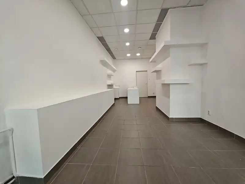 Pronájem obchodního prostoru 63 m², Pardubice – náhled fotky 1