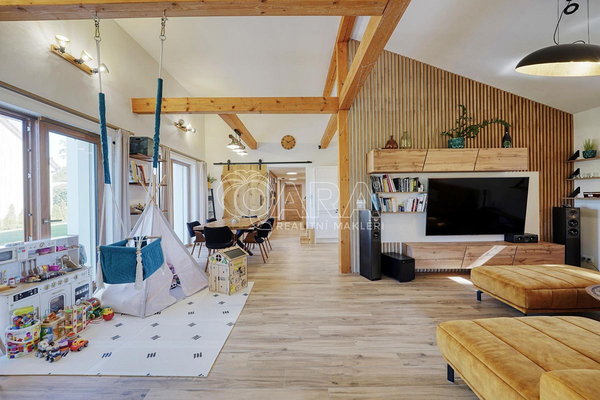 Prodej rodinného domu 350 m², pozemek 3414 m² – fotografie 2