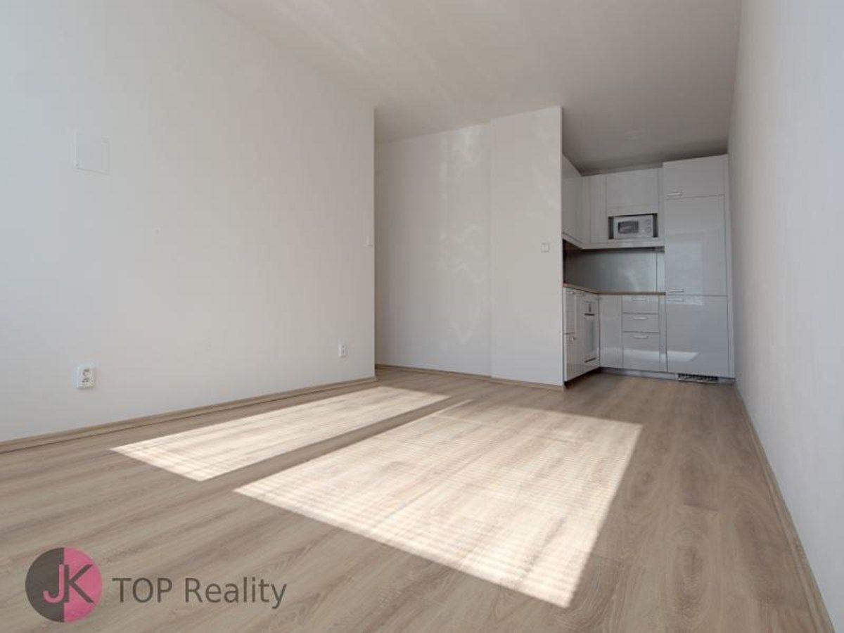 Pronájem bytu 2+kk 43 m² – fotografie 2