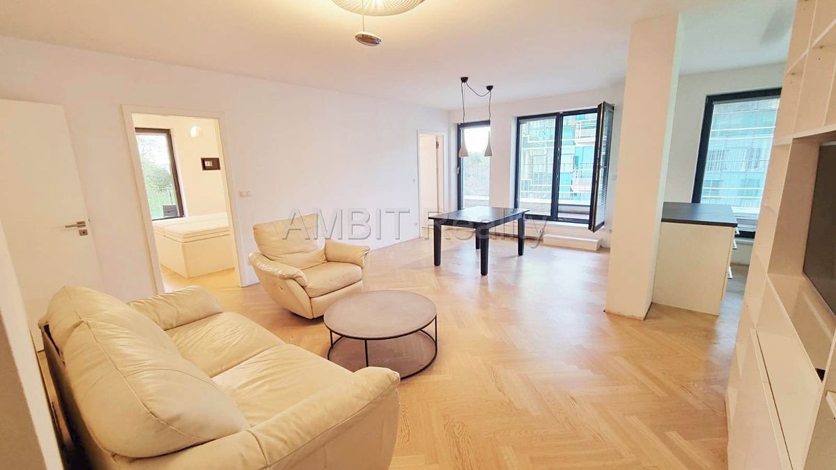 Pronájem bytu 4+kk 99 m² – fotografie 3