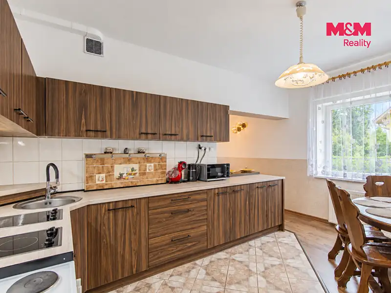 Prodej rodinného domu 300 m², pozemek 1450 m², Město Albrechtice – náhled fotky 3